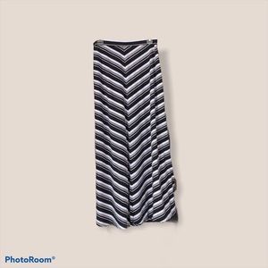 XL Maxi skirt. Great fit and comfy!